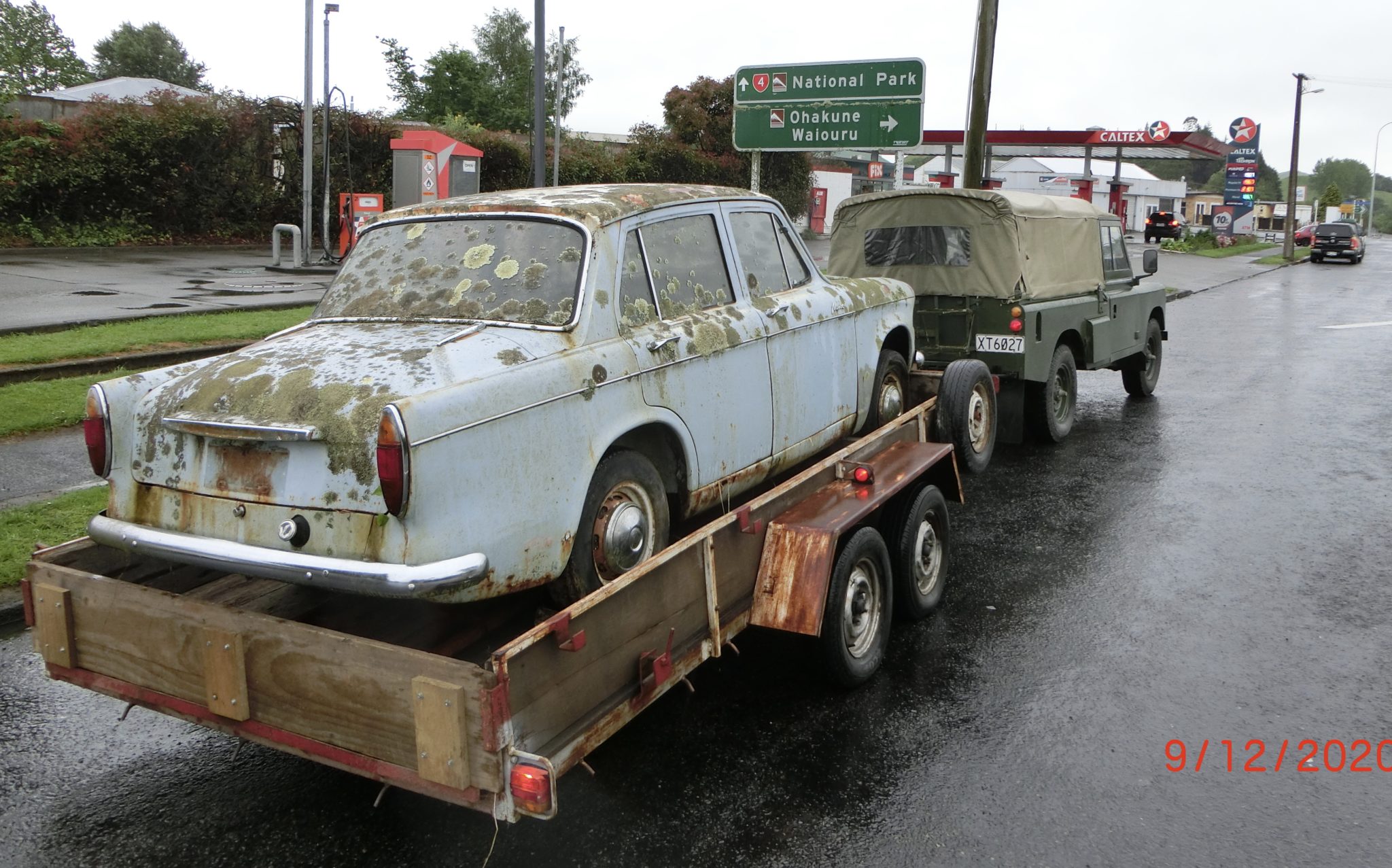 Rotorua, New Zealand. 30th December, 2020 A Kiwi and a Pom